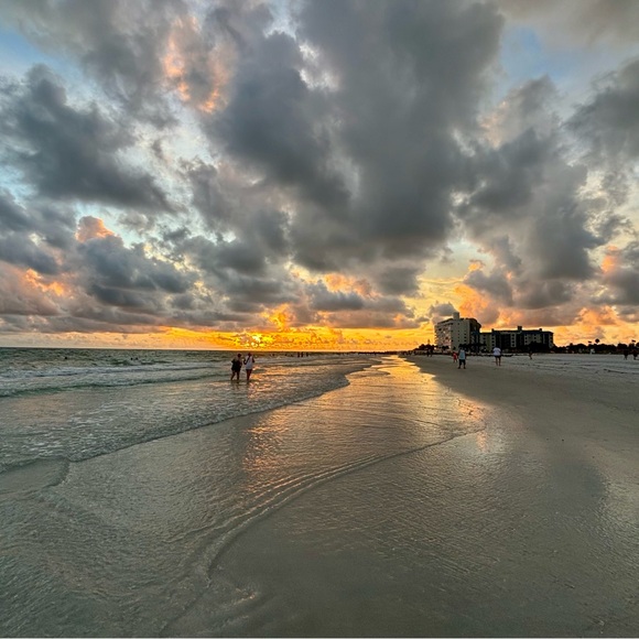 Meet your Posher, Traci - Picture 4 of 5